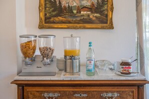 Frokostbuffé hver dag (mot et tillegg)