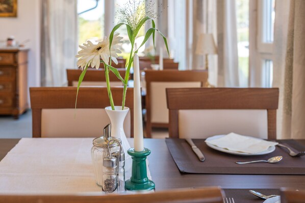 Daily buffet breakfast for a fee - Hotel am Kirchplatz (Ueberlingen)