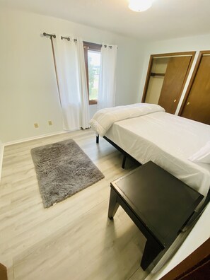 2 多间卧室、熨斗/熨衣板、WiFi、床单