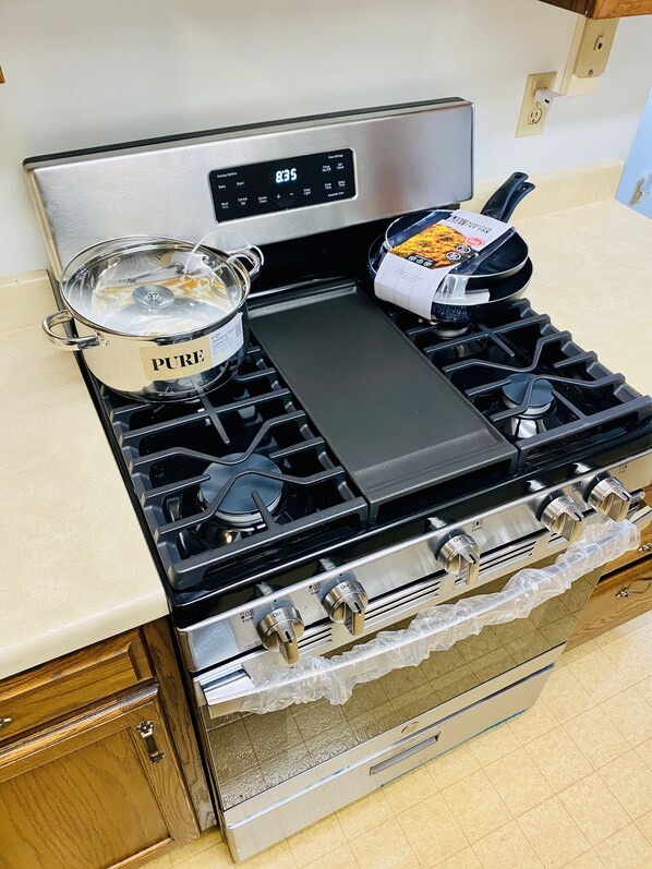 冰箱、微波炉、烤箱、炉灶