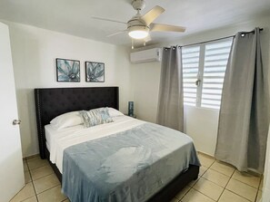 1 habitación, escritorio, tabla de planchar con plancha y wifi gratis