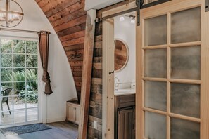 Interior - 78MBR - Wood Stove - WiFi - Pets Ok - BBQ - Sleeps 6 by RedAwning (Glacier)