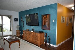 Unclassified image, 5 of 15, button - Backcountry house with the best view ! (Qualicum)