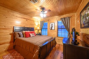 2 bedrooms, iron/ironing board, free WiFi, bed sheets - Cozy cabin getaway with Hot Tub and games; Sleeps 6. Close to lake and trails! (Broken Bow)