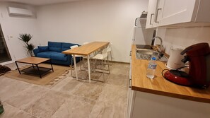 Interior - New rental in the heart of the village near Avignon (Vedène)