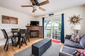 Smart TV, fireplace, books - Gorgeous Waterfront Condo with Lake Access & Views (Tilton)