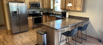 Cozy, modern home 1 mile to Wisp & Deep Creek Lake