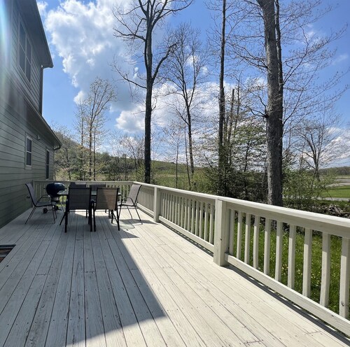 Cozy, modern home 1 mile to Wisp & Deep Creek Lake