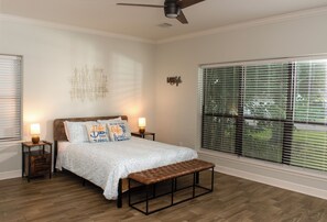 3 bedrooms, in-room safe, desk, iron/ironing board