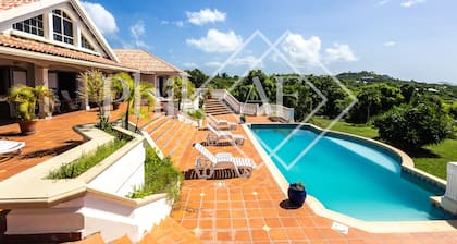 Beautiful 5 bed-rooms Villa at Terres Basses