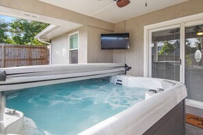 Terrace/patio - 3B/2B House w/ Hot Tub, Yard, & Parking! 5 Min to Beach,1 Block to Boat Dock. (Panama City)