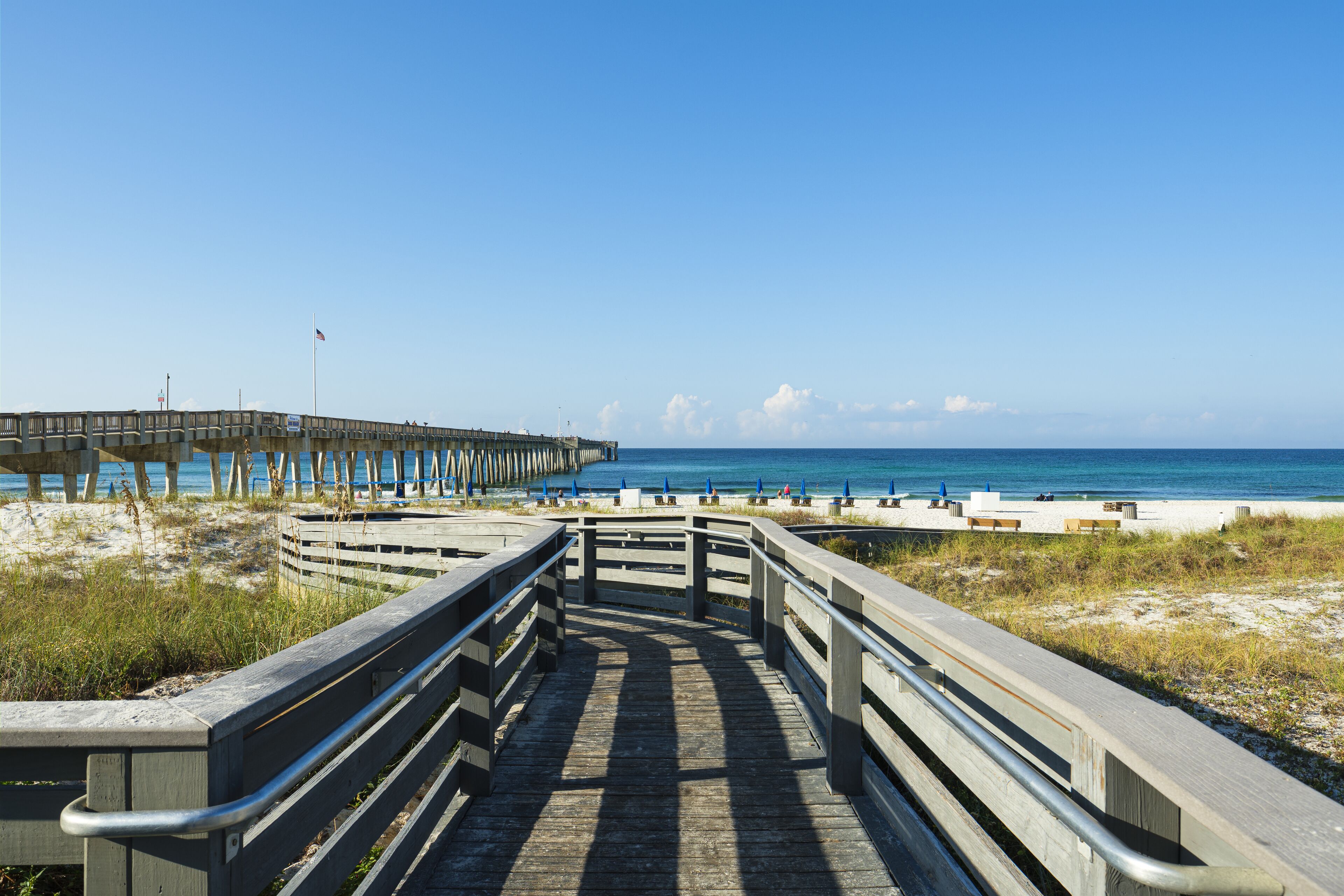 Plage à proximité, chaise longue, serviettes de plage
