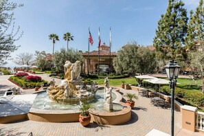 Outdoor dining - Marriott Newport Coast Villas 2 Bedroom 2 Bath (Newport Beach)
