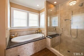 Bathtub - Sun-filled, 1BR guest suite w pool (downtown) (Hillsborough)