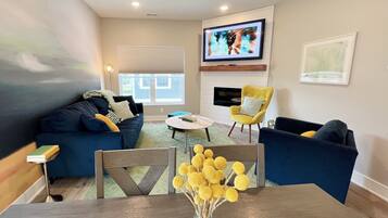 Smart-TV, Kamin, Stereoanlage