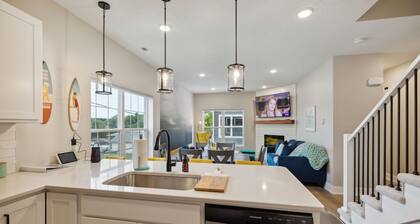New 3 bed 4 bath home - rooftop deck, 2 car garage & porch near downtown!