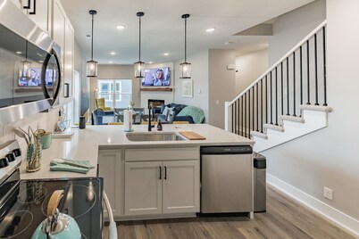 New 3 bed 4 bath home - rooftop deck, 2 car garage & porch near downtown!