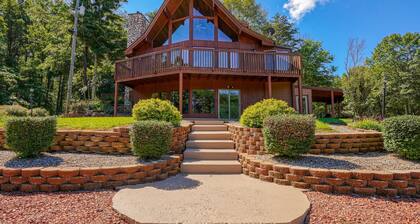 Bobcat Ridge~Hottub, Arcade, Clubhouse, Foosball on 11 Wooded Acres