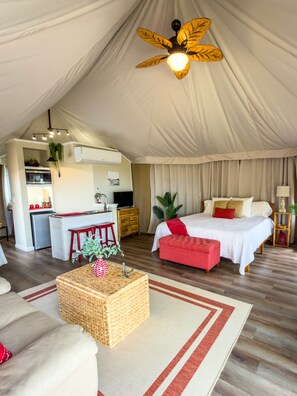 1 bedroom, desk, free WiFi, bed sheets