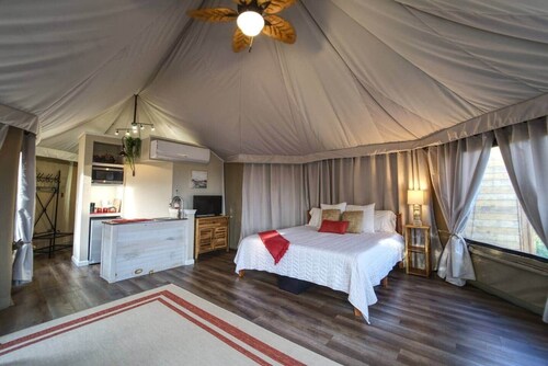 Luxury Suite 2 - Safari Tent - Outdoor Soaking Tub