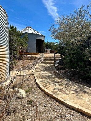 Property grounds - Luxury Suite 2 - Safari Tent - Outdoor Soaking Tub (Marble Falls)