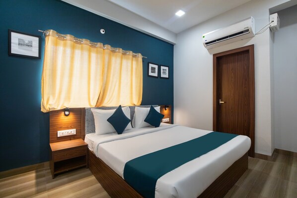 Deluxe Room | Individually furnished, desk, blackout curtains, soundproofing - Hotel Ballfin Indor (Indore)