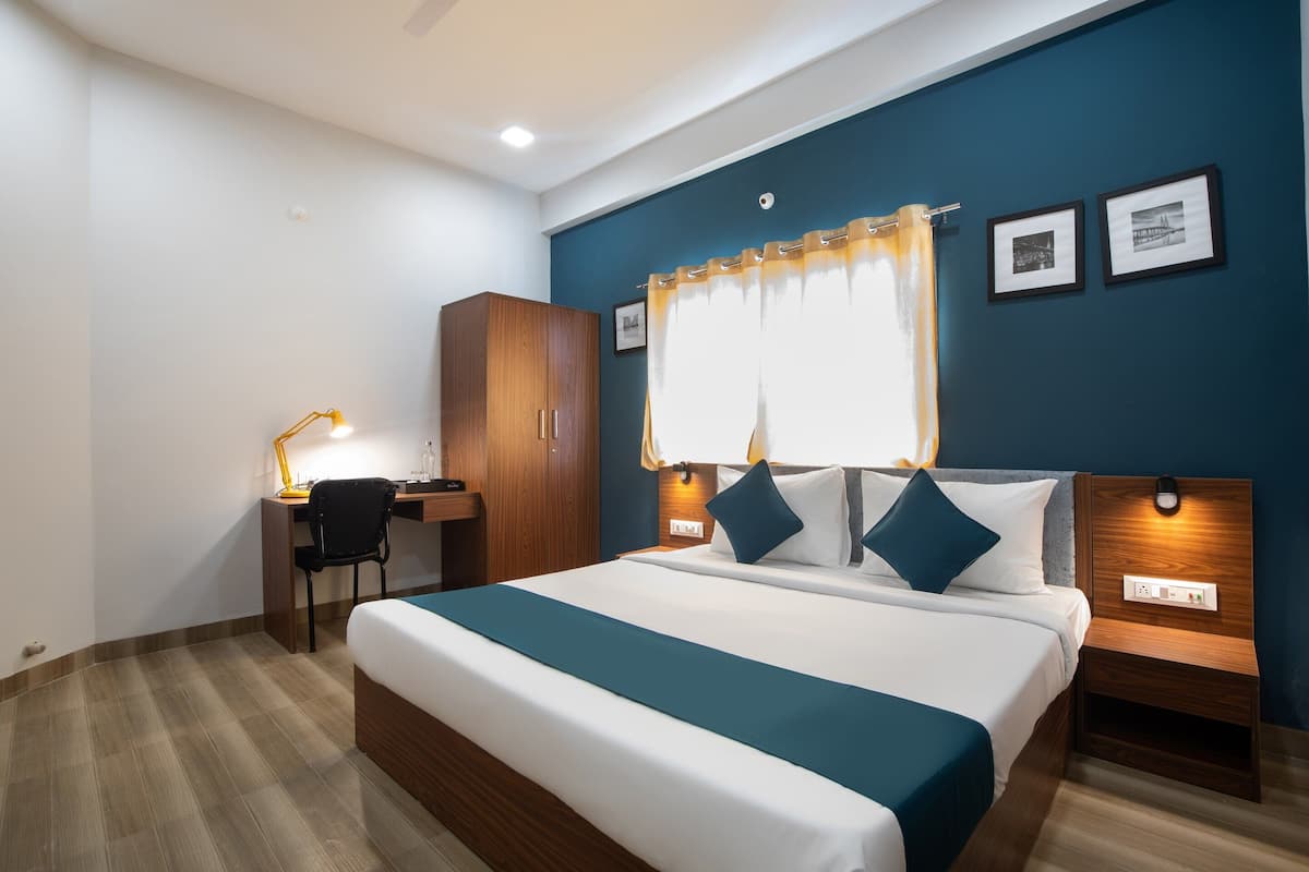 Quarto luxo | Individualmente mobiliados, escrivaninha, cortinas blackout