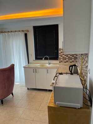 City Apartment | Private kitchen | Fridge
