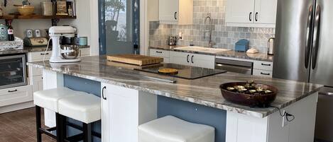 Kühlschrank, Ofen, Herdplatte, Geschirrspüler