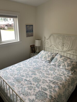 3 bedrooms, desk, free WiFi, bed sheets