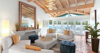 Onassis Estate: 7 En-Suites, 80’ Pool, Pickleball & New 2025 Kitchen and Game Rm