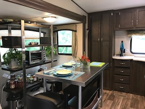 Dining - The Artful Dome Mtn Retreat in the Smokies with fire pit , hot tub & stream (Waynesville)