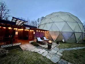 Exterior - The Artful Dome Mtn Retreat in the Smokies with fire pit & stream (Waynesville)