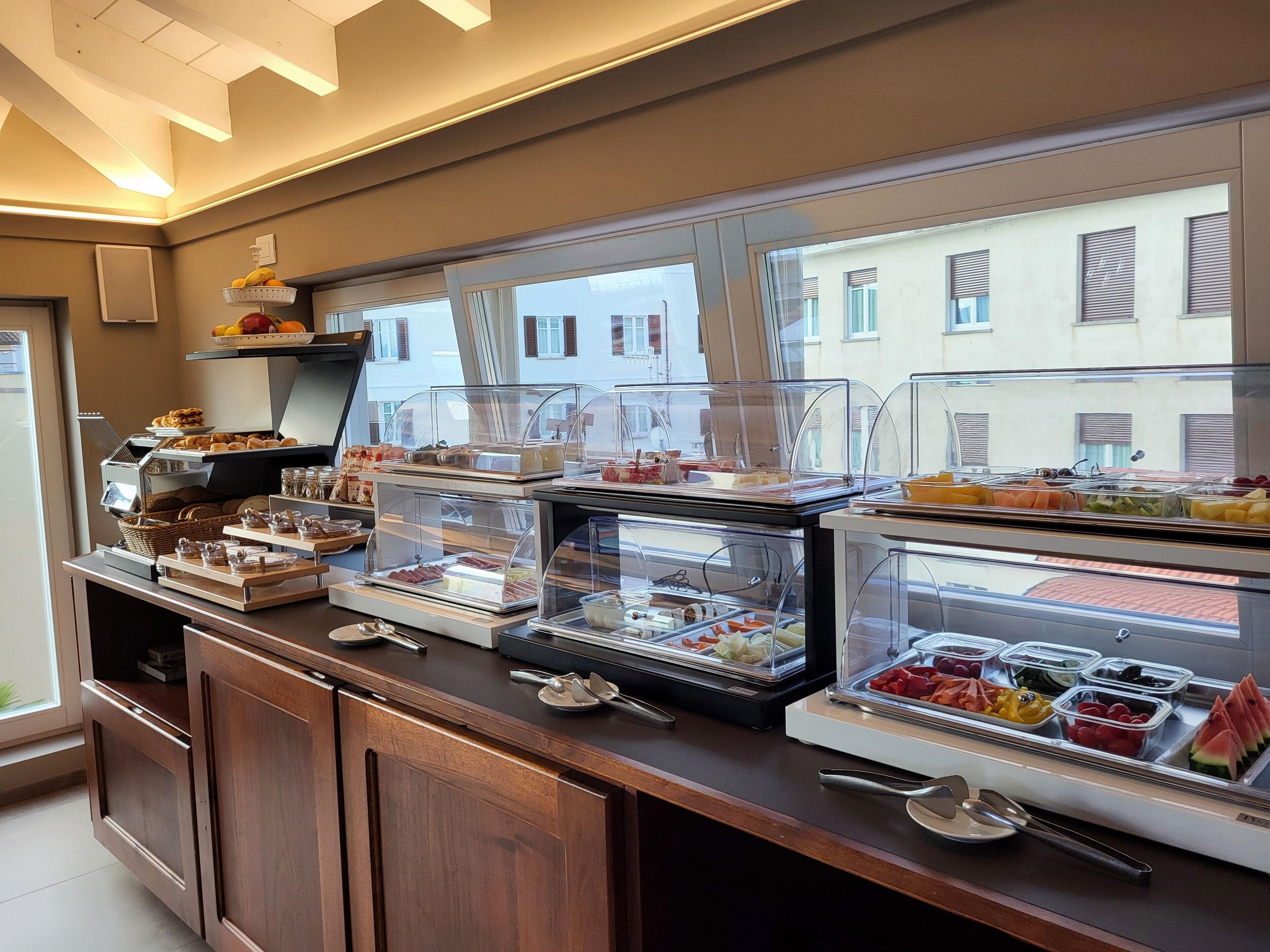 Daily buffet breakfast for a fee