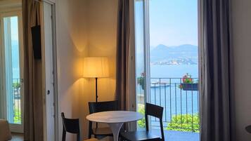 Suite Studio Junior | Literie hypoallergénique, coffres-forts dans les chambres, bureau