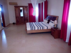 4 chambres, fer et planche à repasser, Wi-Fi gratuit, draps fournis