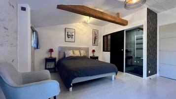 4 makuuhuonetta, silitysrauta/-lauta, ilmainen Wi-Fi, vuodevaatteet