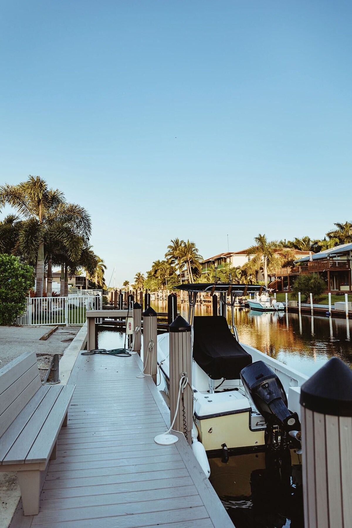Photo 2 of Royal Harbor (34102) mins to 5th Ave shopping & fine restaurants - 1st Fl #2