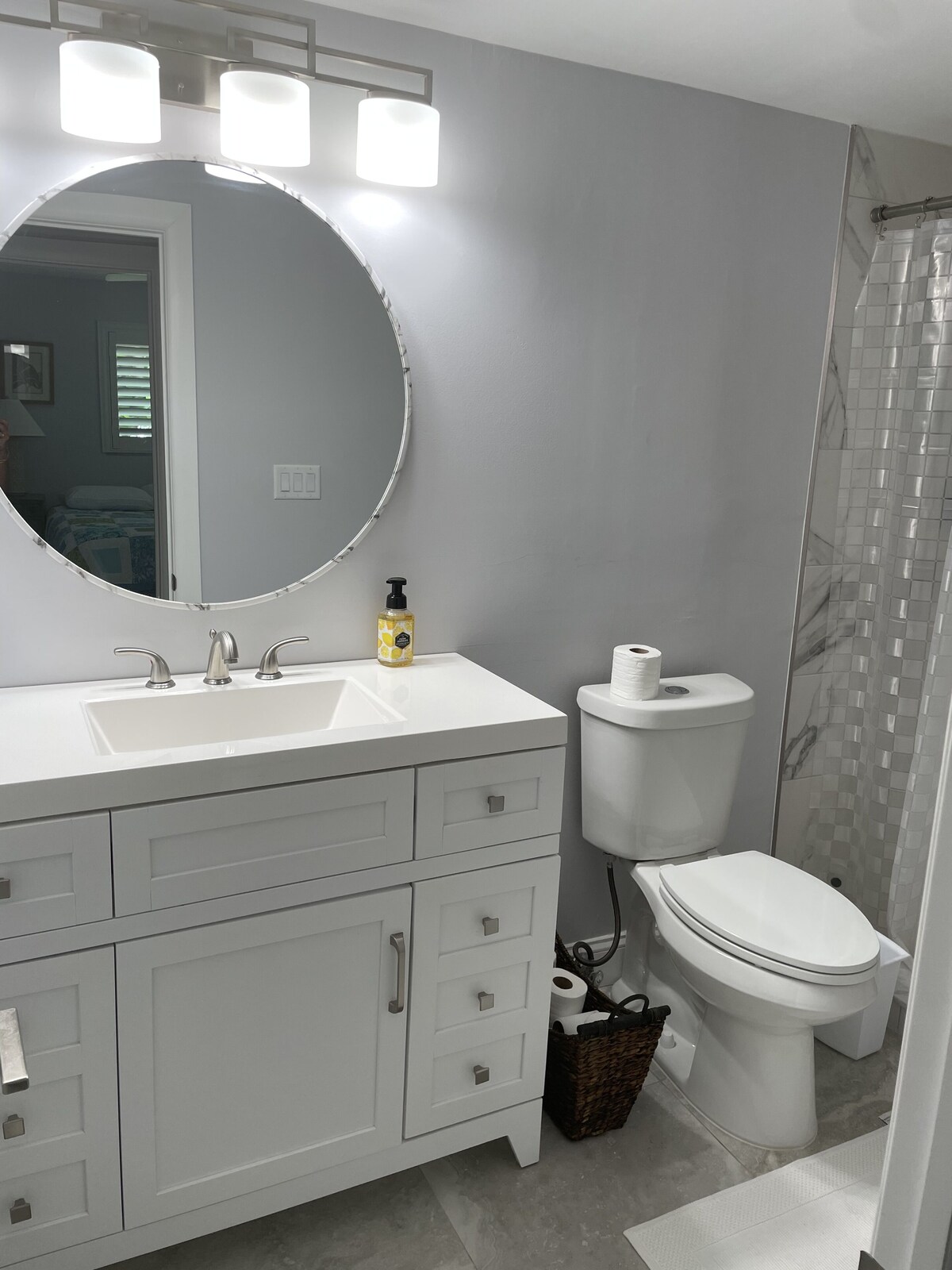 Photo 5 of Royal Harbor (34102) mins to 5th Ave shopping & fine restaurants - 1st Fl #2
