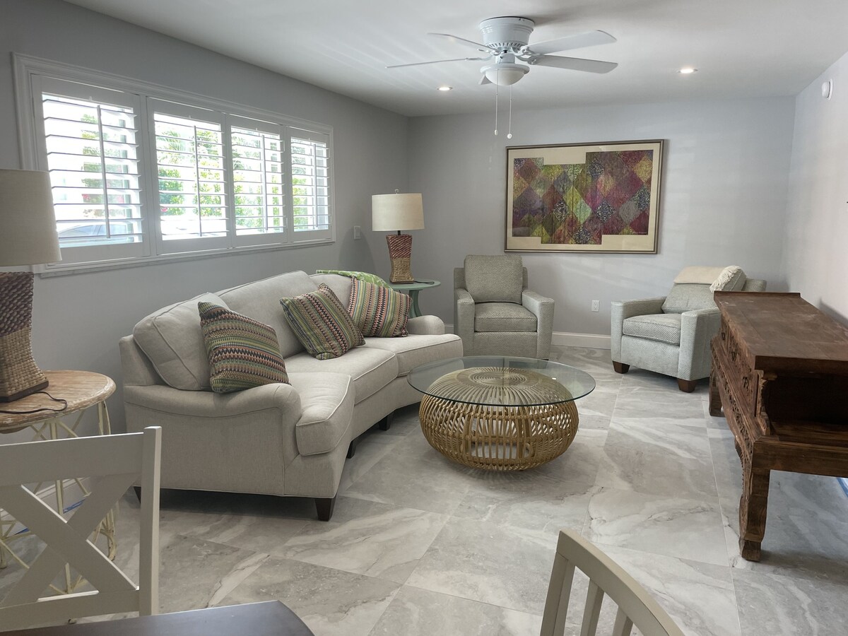 Photo 6 of Royal Harbor (34102) mins to 5th Ave shopping & fine restaurants - 1st Fl #2