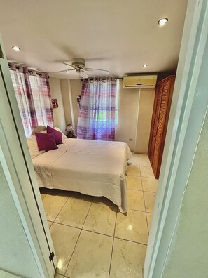 4 bedrooms, free WiFi, bed sheets - New! Heywoods Beach, West Coast,  4 bed/4 bath (Douglas)