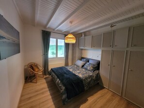 3 bedrooms, desk, travel cot, free WiFi - Family beach house (Ploubazlanec)