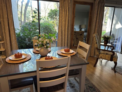 EASY WALK TO THE BEACH - PETS WELCOME - STEPLESS - PRIVATE ENCLOSED PATIO