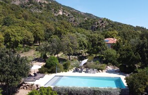 Piscina all'aperto, una piscina riscaldata