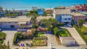 A coastal residential area with houses, a beach, and a clear view of the ocean. - Winter rental across from the ocean in exclusive San Diego beach community... (Encinitas)