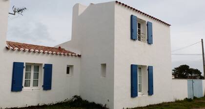 House 4 persons 700m port Joinville 100m from the sea