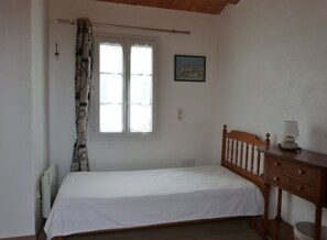 2 bedrooms, iron/ironing board