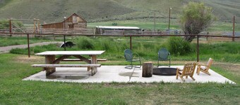 Cozy rustic cabin on Little Sheep Creek at foot of Lima Peaks