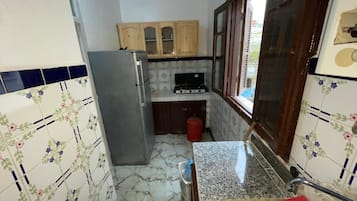 Oven, dining tables