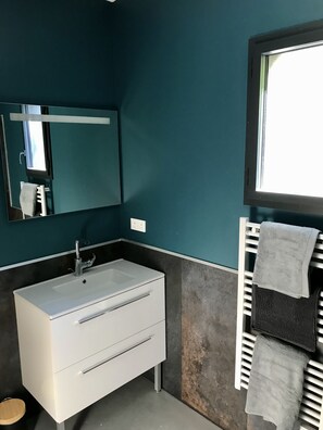 Interior - New stone and wood house with swimming pool (Les Vans)